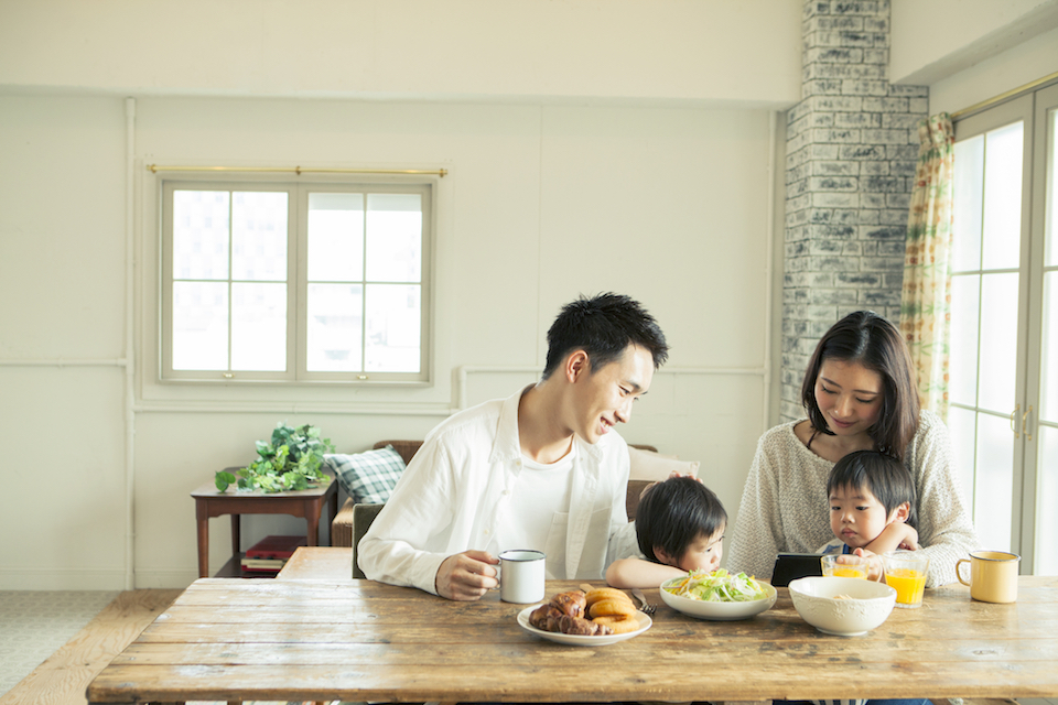 30代共働き夫婦の貯金額。子どもが生まれると、どう変わる？