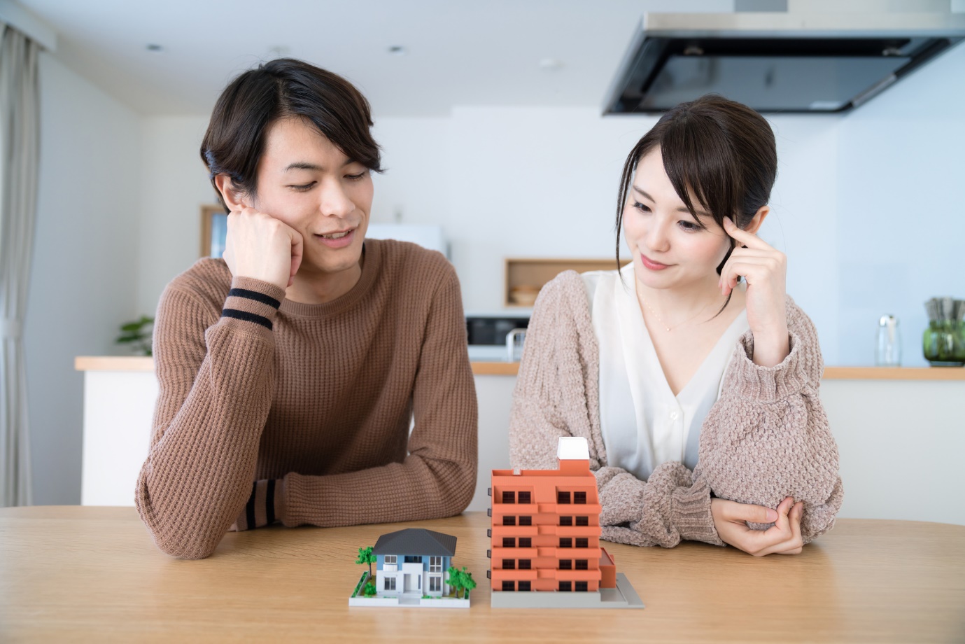 不動産投資ローンと住宅ローンの違いは？有利になる順番はある？
