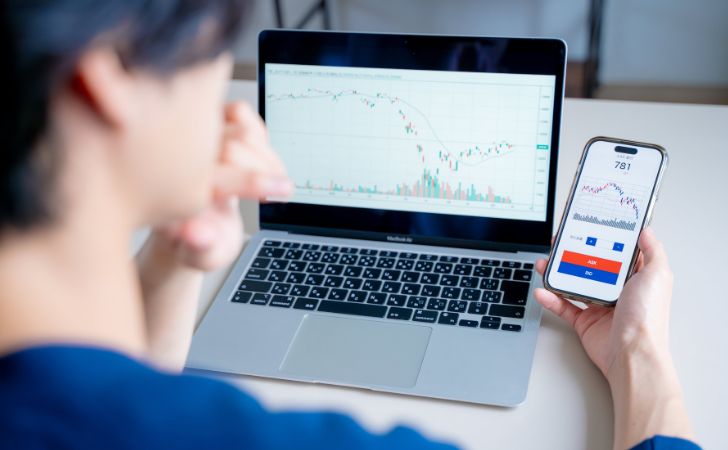 オプション取引とは？メリットや先物取引との違いについて